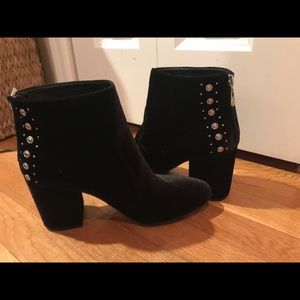 Guess (sz 10) black velvet embellished booties